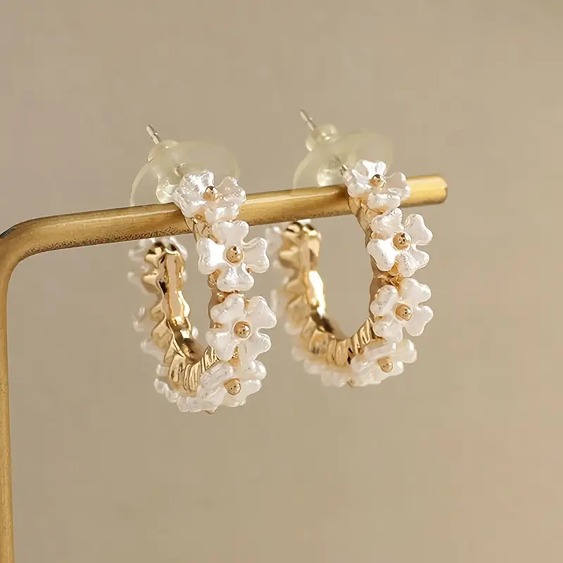 Hoop Daisy Earrings