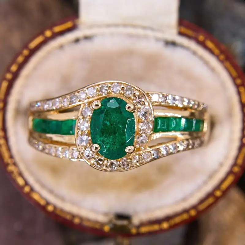 Elegant Green Exotic Gold Ring