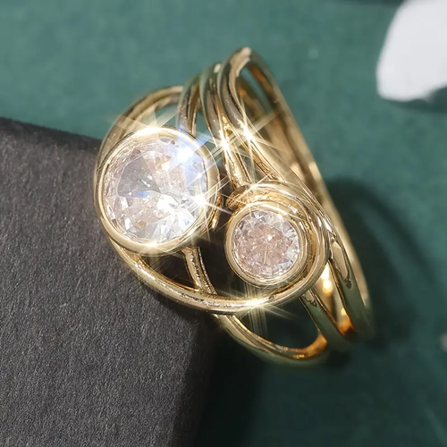 Bright Zirconia Wavy Gold Ring