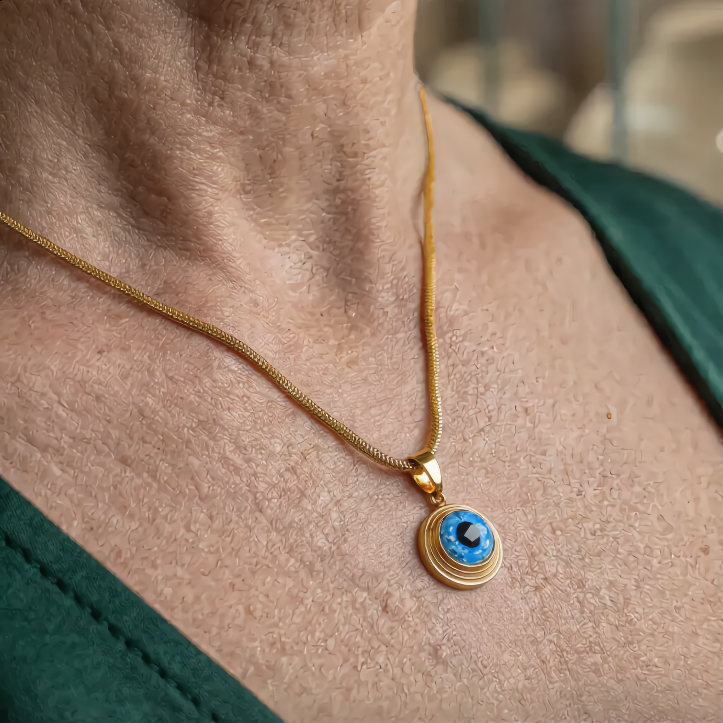 Elegant Necklace with Blue Crystal | Gold