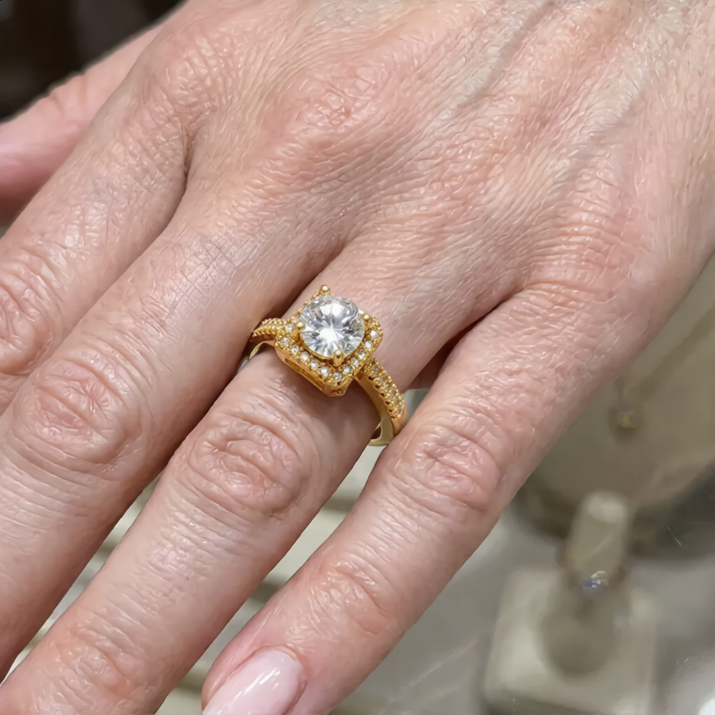 Luxury Open Halo Ring | Gold