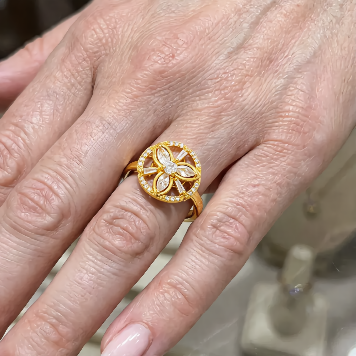 Elegant Openwork Floral Ring | Gold