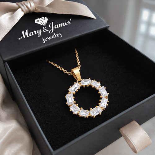 Elegant Wreath Pendant Necklace | Gold