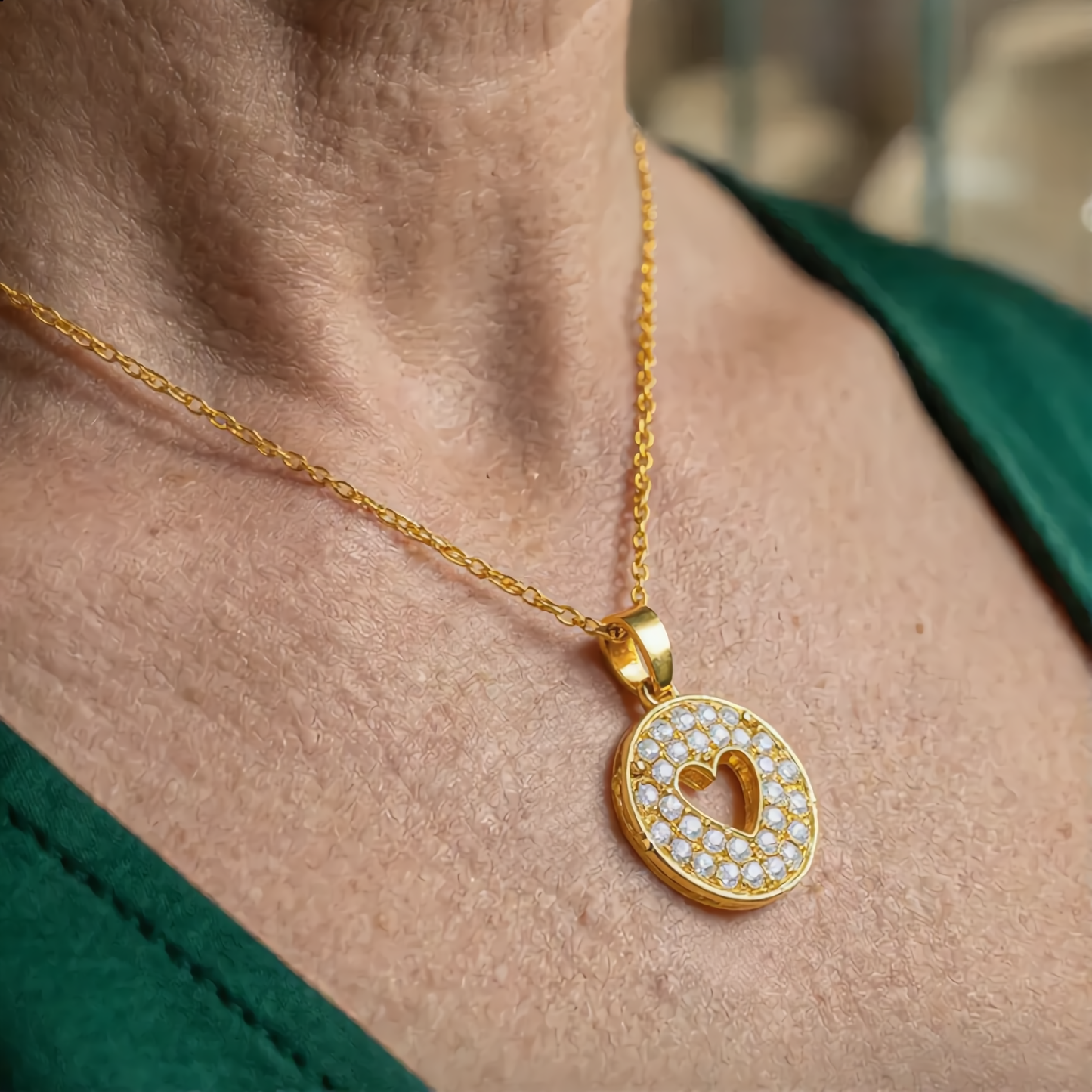 Heart Circle Pendant Necklace | Gold