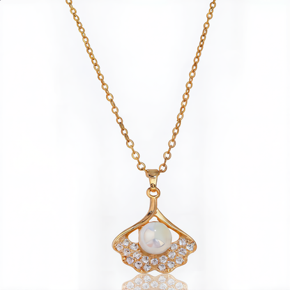 Luxury Pearl Petal Necklace | Gold