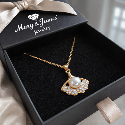 Luxury Pearl Petal Necklace | Gold