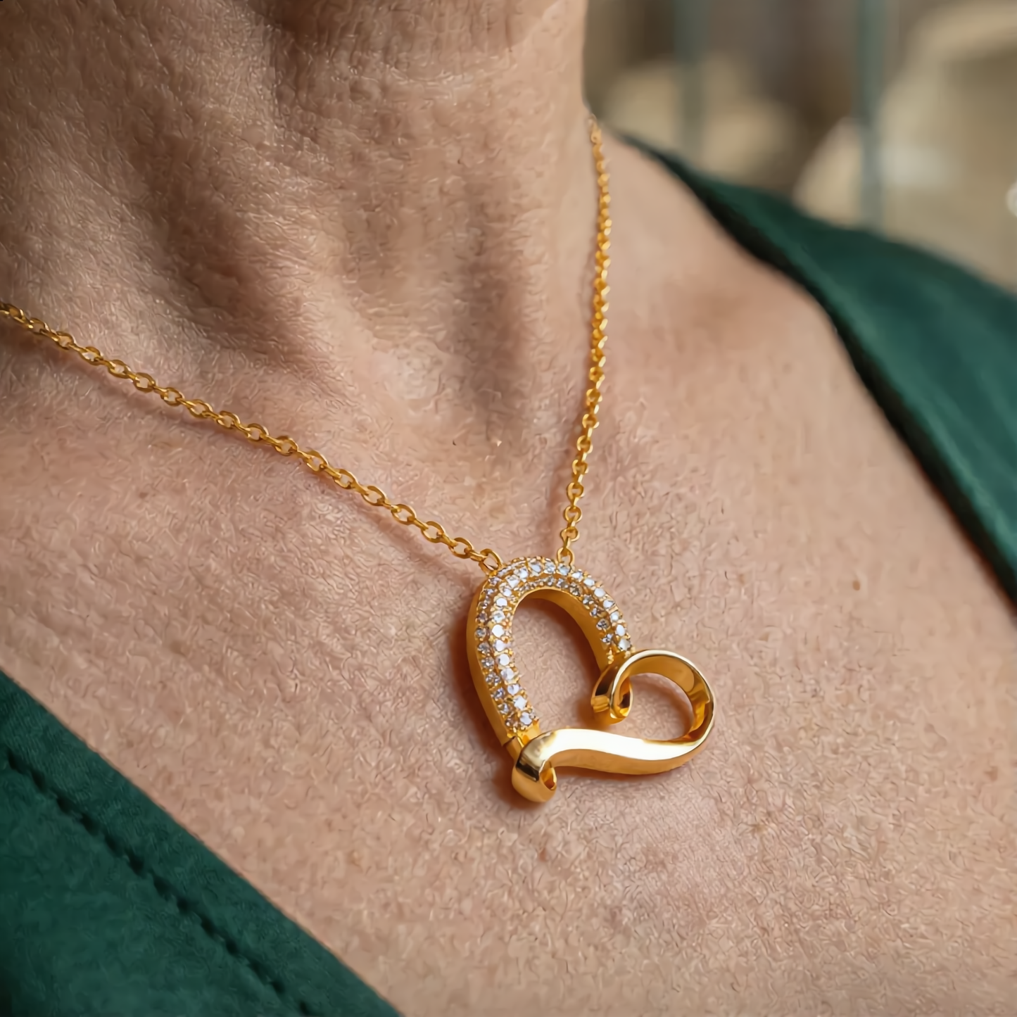 Elegant Intertwined Heart Necklace | Gold