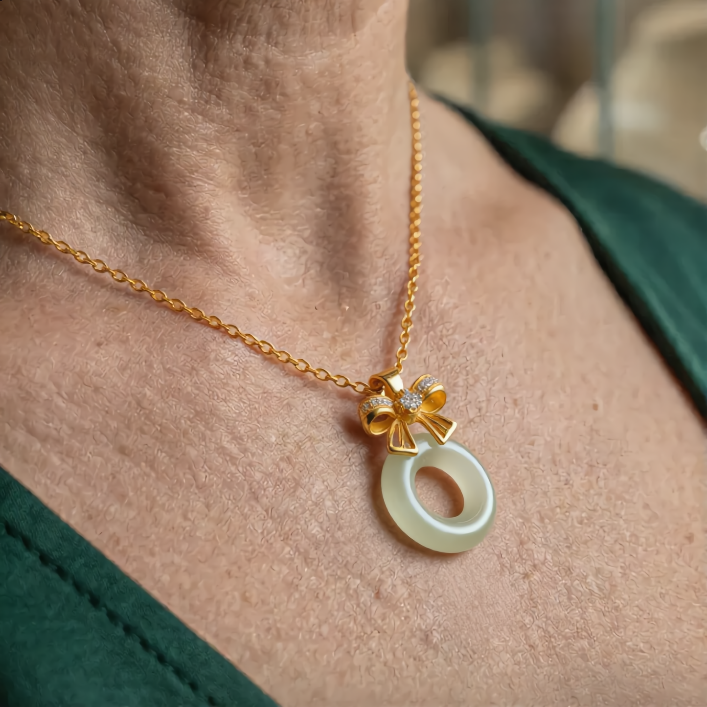 Elegant Jade Circle Necklace | Gold